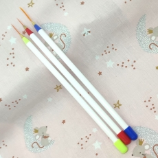 3 pinceles finos largos